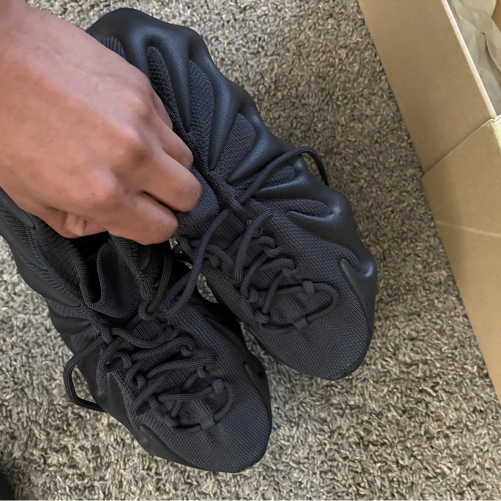 Men's Black Athletic Shoes Yeezy 450 fits like a 8.5/9